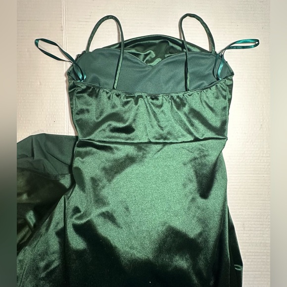 Windsor Marissa Formal Dress Women’s Size M Gown Prom Satin Cowl Neck Fitted - Picture 9 of 14